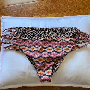 Acacia bottoms. Only worn once. Size large but fits smaller.